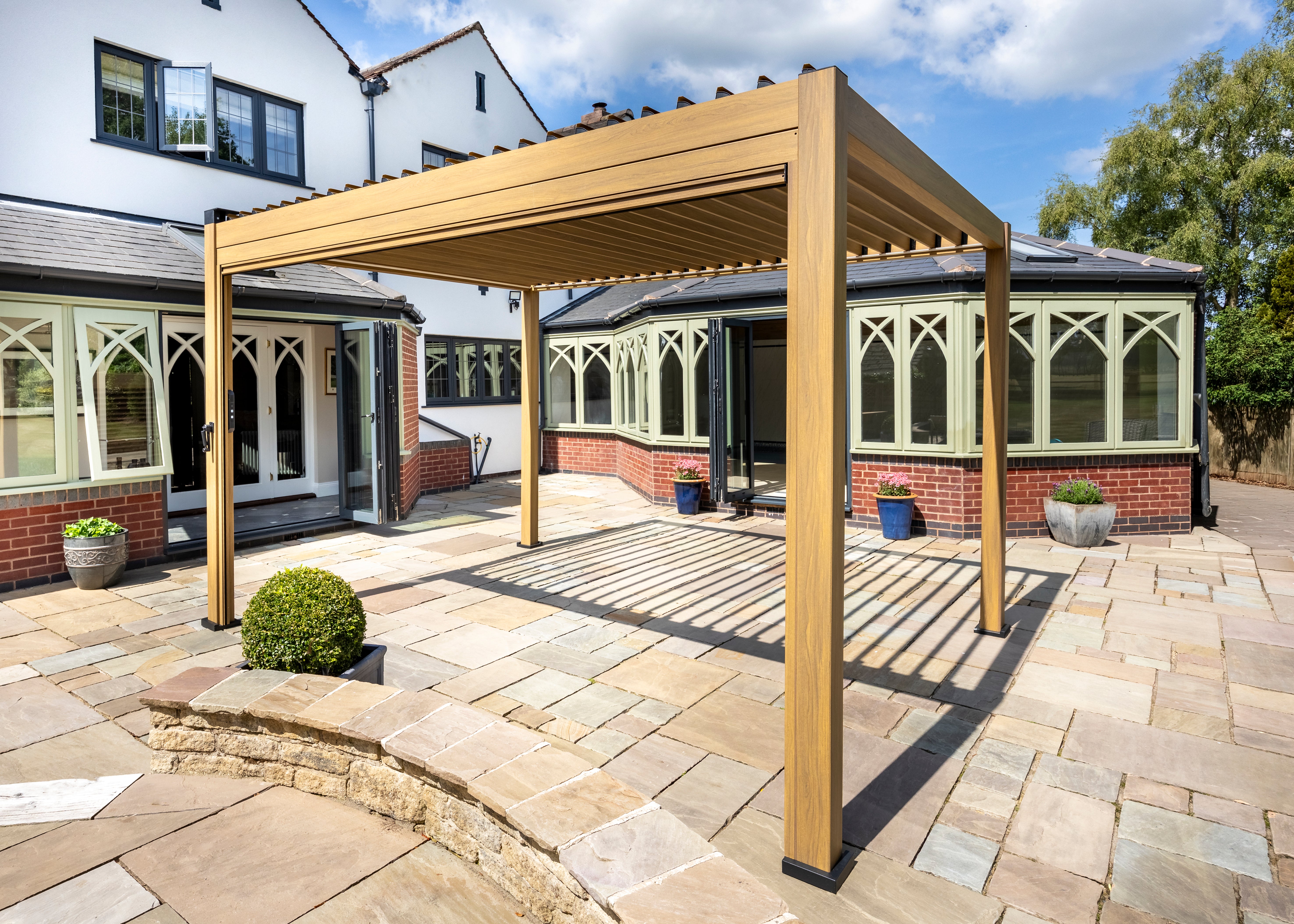 Hartman Como Aluminium Pergola (3x3 m & 4x3 m) – Adjustable Louvered Roof with Solar LED Lights