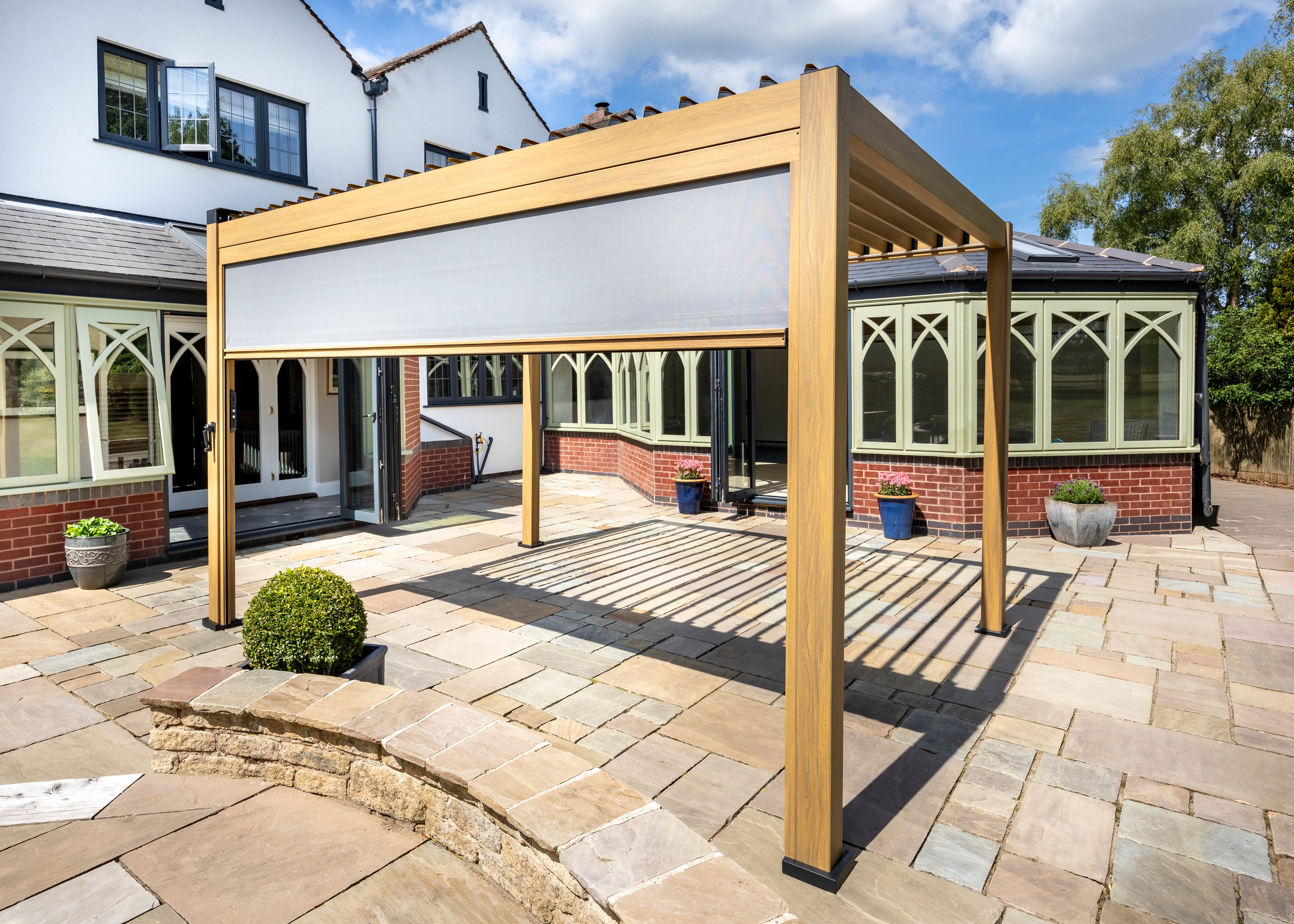 Hartman Como Aluminium Pergola (3x3 m & 4x3 m) – Adjustable Louvered Roof with Solar LED Lights