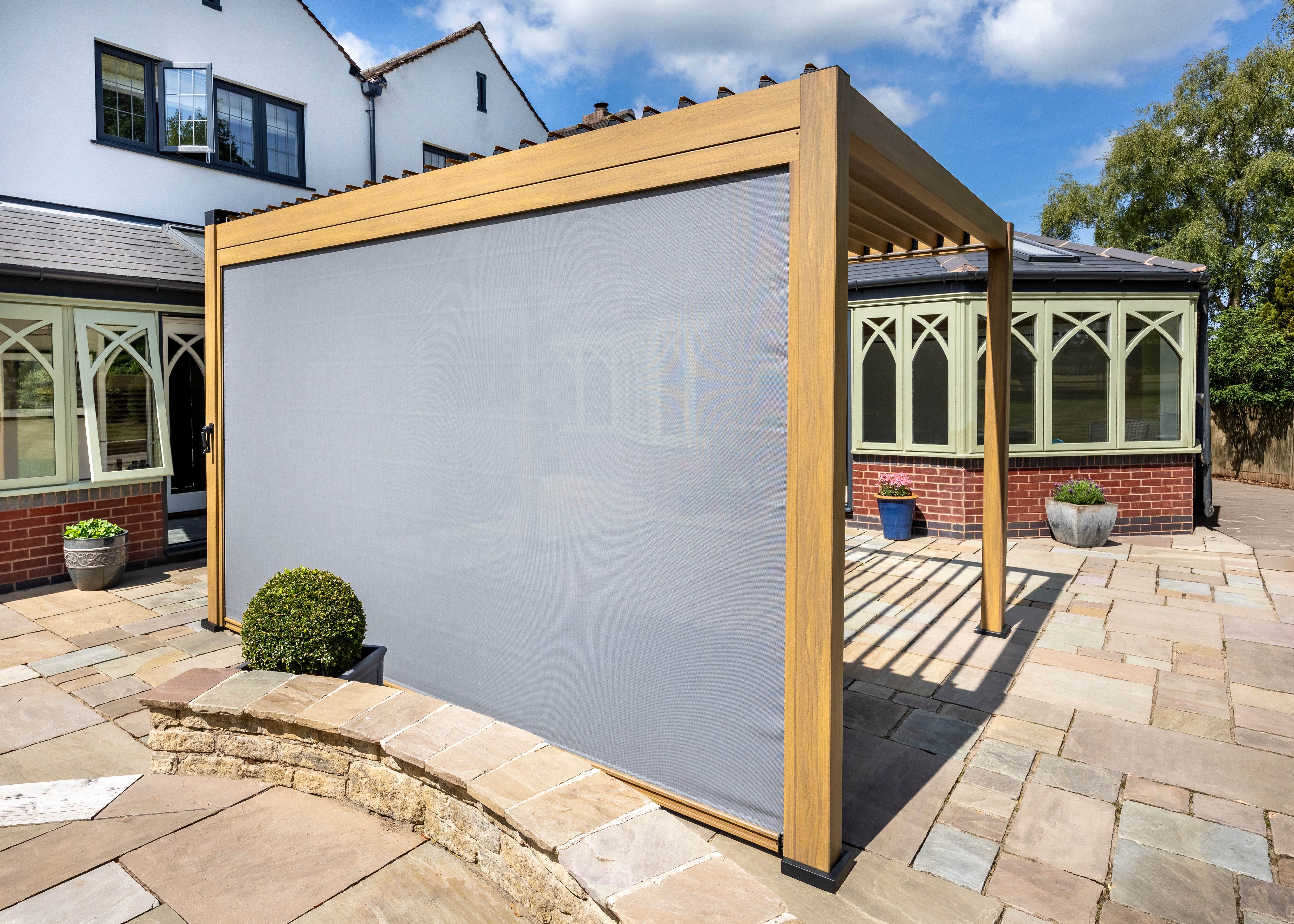 Hartman Como Aluminium Pergola (3x3 m & 4x3 m) – Adjustable Louvered Roof with Solar LED Lights