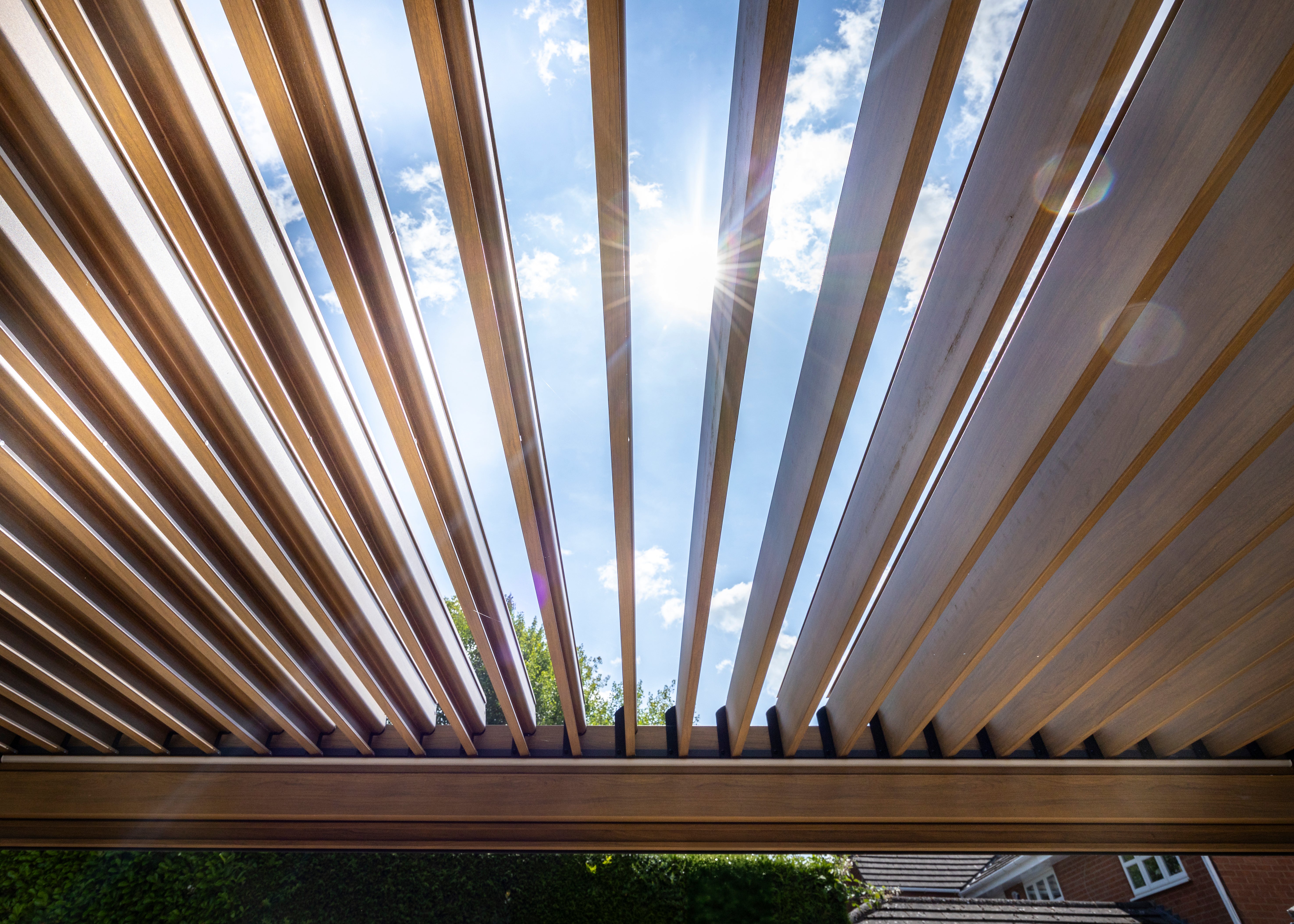 Hartman Como Aluminium Pergola (3x3 m & 4x3 m) – Adjustable Louvered Roof with Solar LED Lights