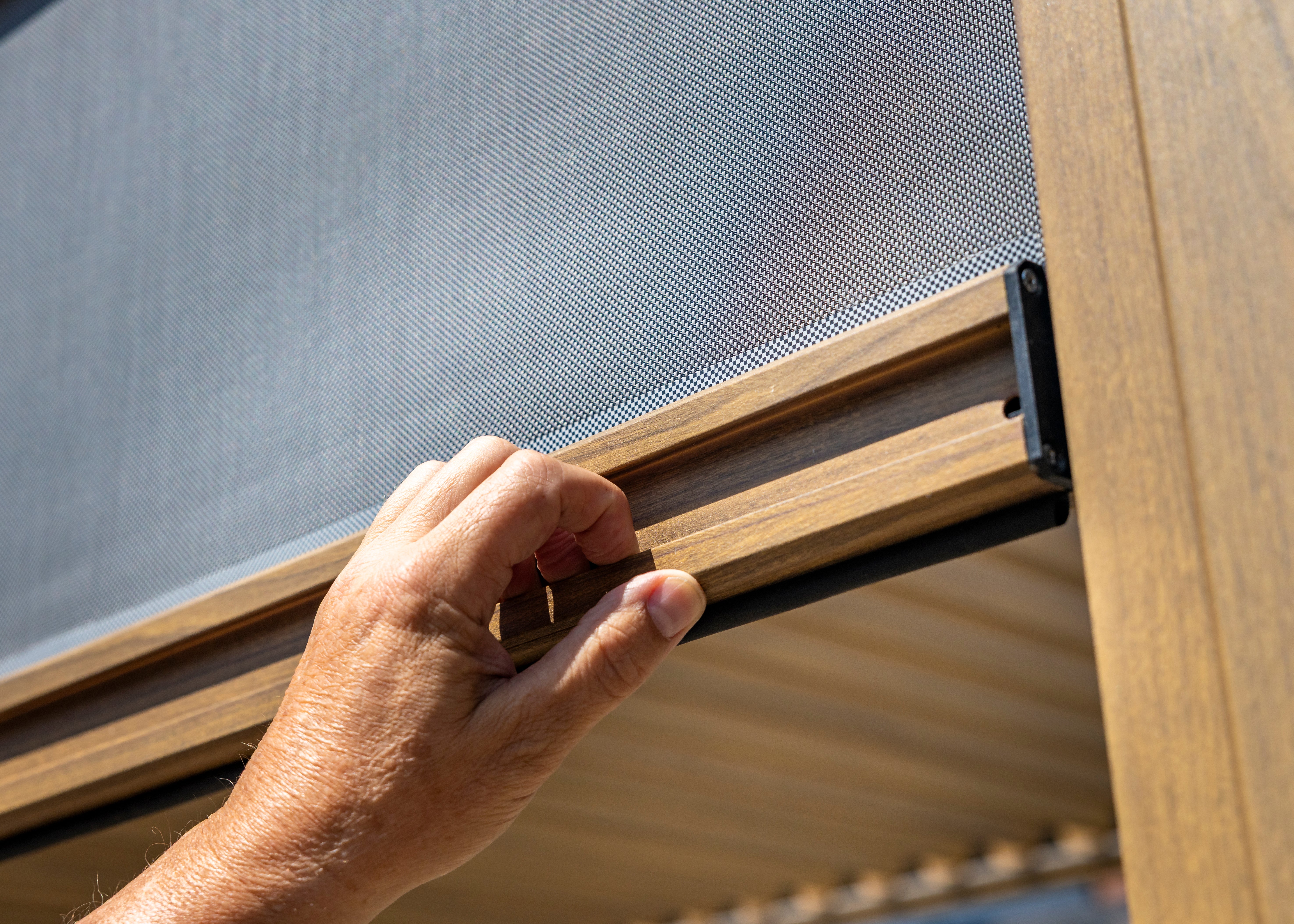 Hartman Como Aluminium Pergola (3x3 m & 4x3 m) – Adjustable Louvered Roof with Solar LED Lights