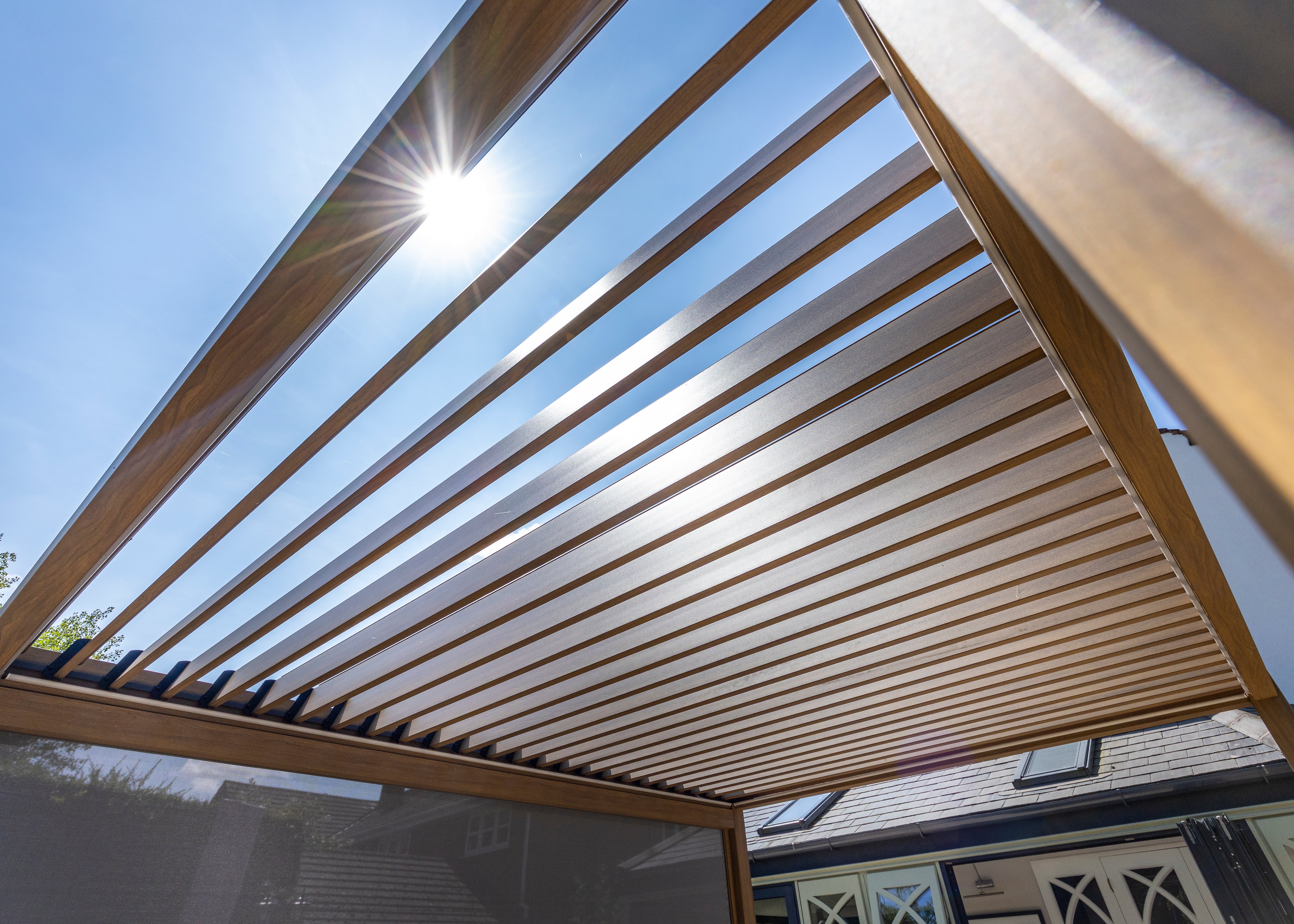 Hartman Como Aluminium Pergola (3x3 m & 4x3 m) – Adjustable Louvered Roof with Solar LED Lights