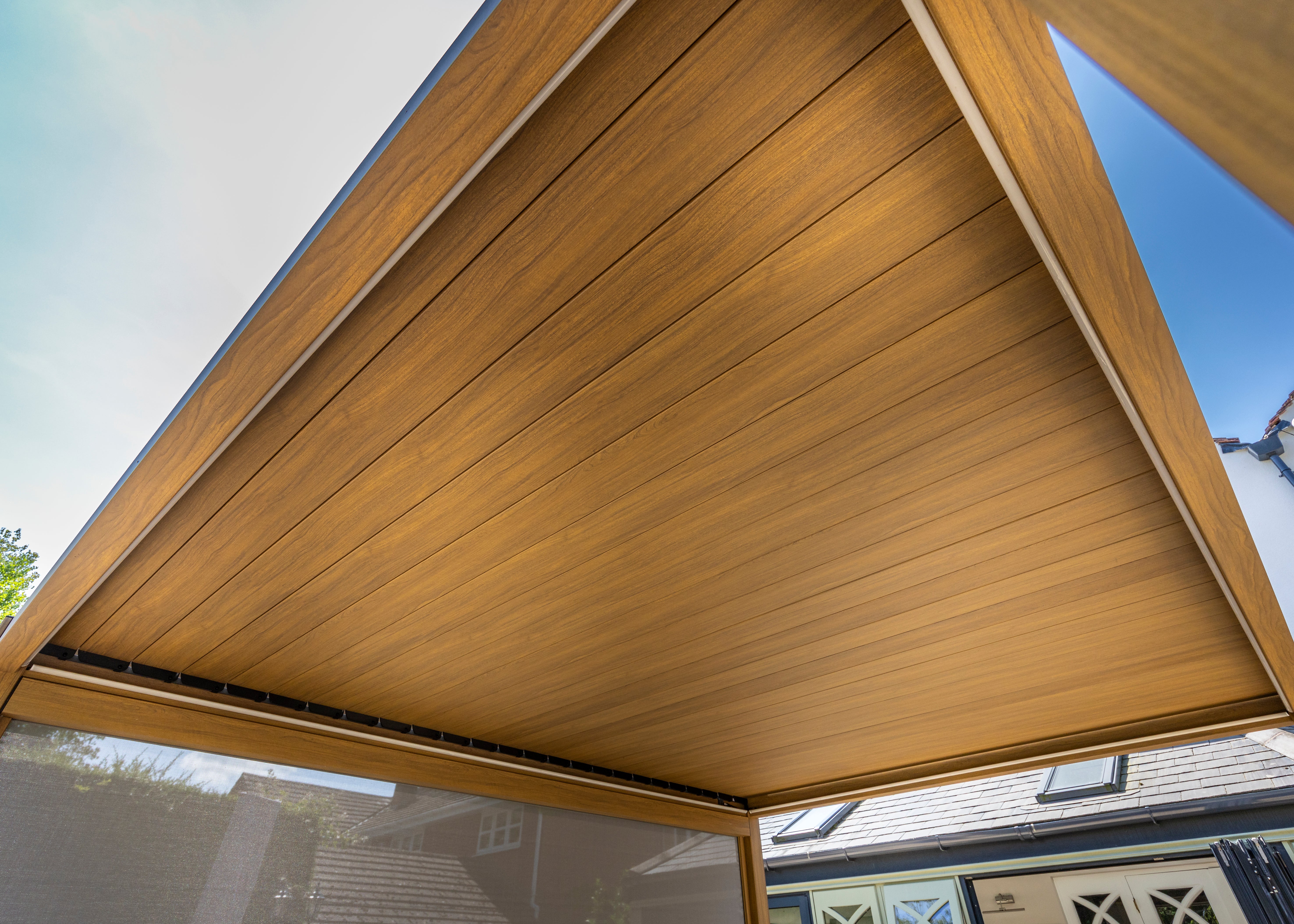 Hartman Como Aluminium Pergola (3x3 m & 4x3 m) – Adjustable Louvered Roof with Solar LED Lights