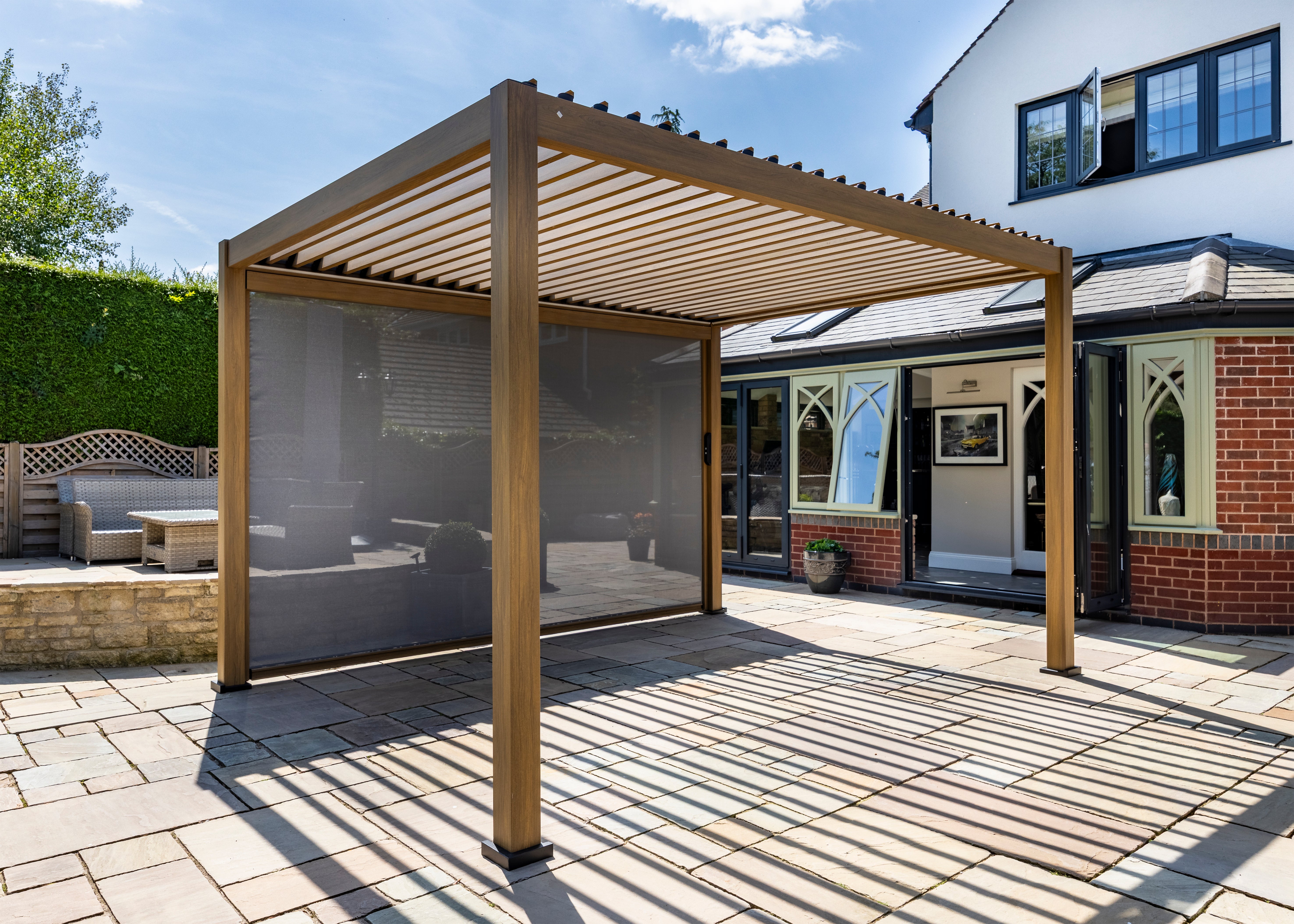 Hartman Como Aluminium Pergola (3x3 m & 4x3 m) – Adjustable Louvered Roof with Solar LED Lights