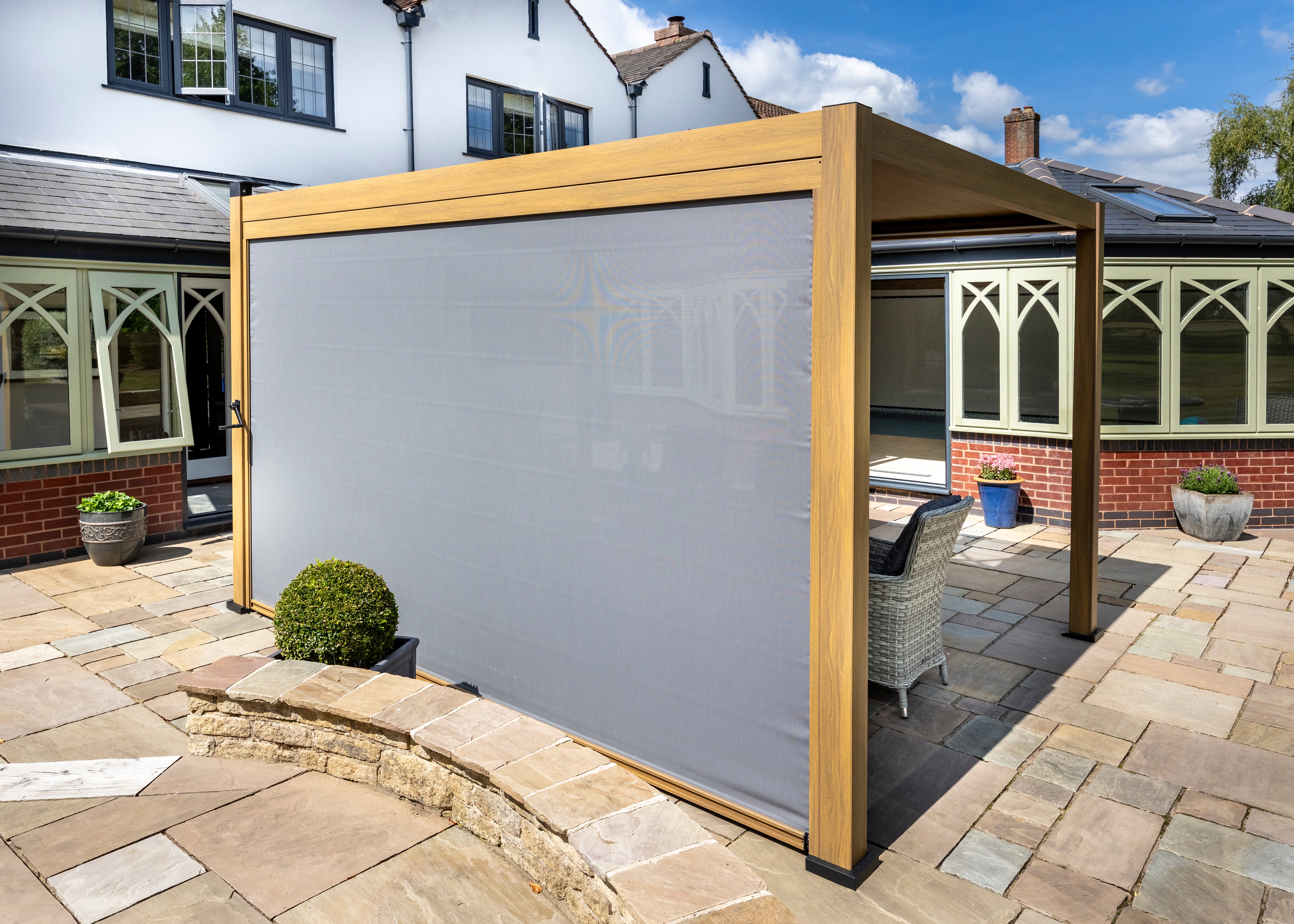 Hartman Como Aluminium Pergola (3x3 m & 4x3 m) – Adjustable Louvered Roof with Solar LED Lights