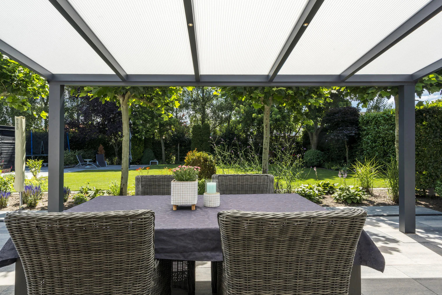 Deponti Giallo Aluminium Veranda — Sleek Strength, Timeless Design
