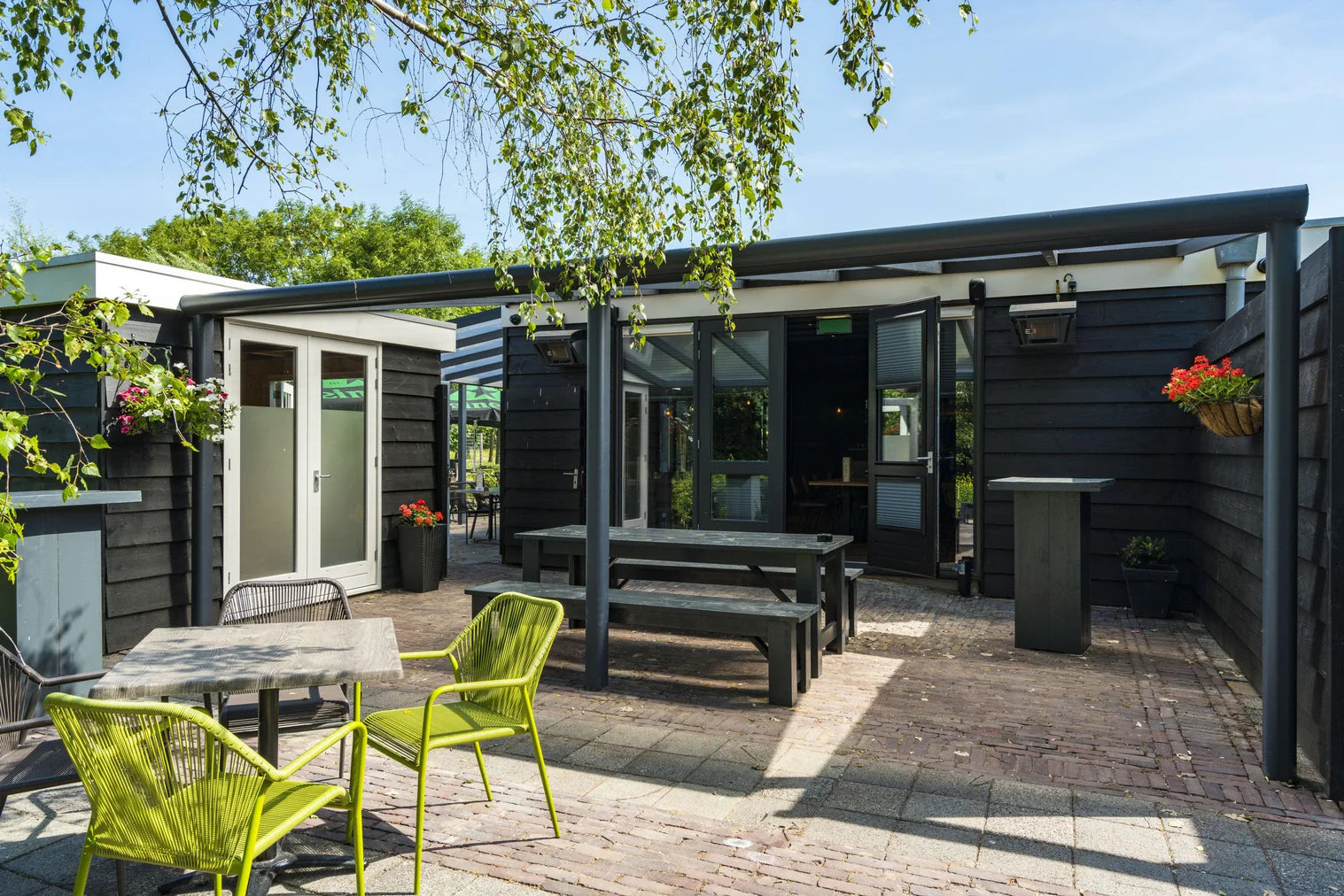 Deponti Nebbiolo Veranda – Elegant Aluminium Shelter for Every Season