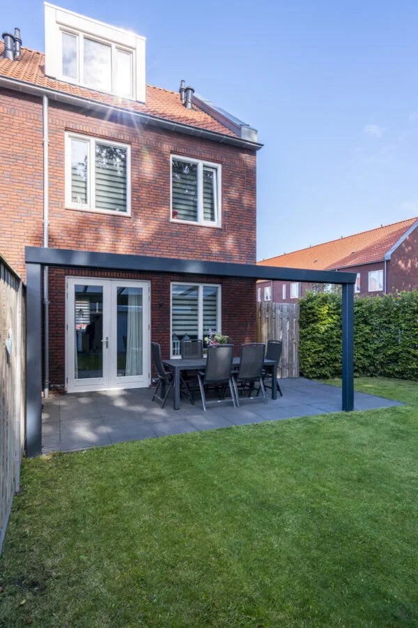 Deponti Giallo Aluminium Veranda — Sleek Strength, Timeless Design