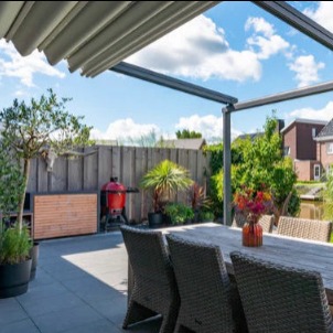 Motorised folding roof