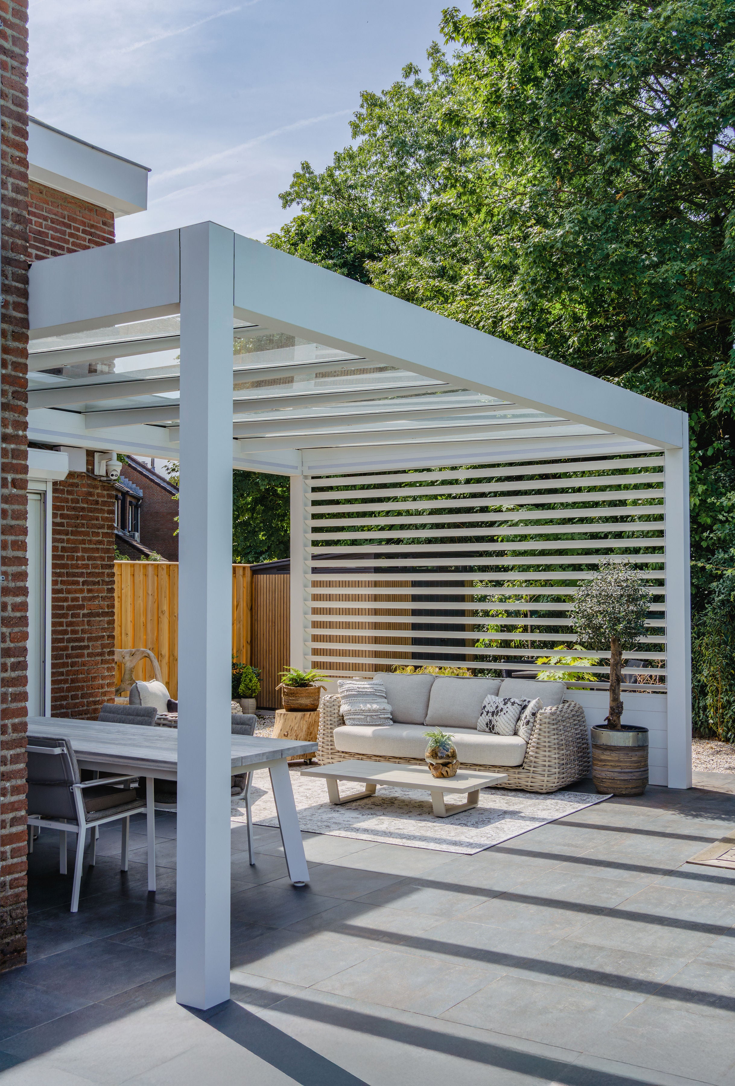 Deponti Pinela Glass Pergola – Luxurious Outdoor Living in Pure Glass