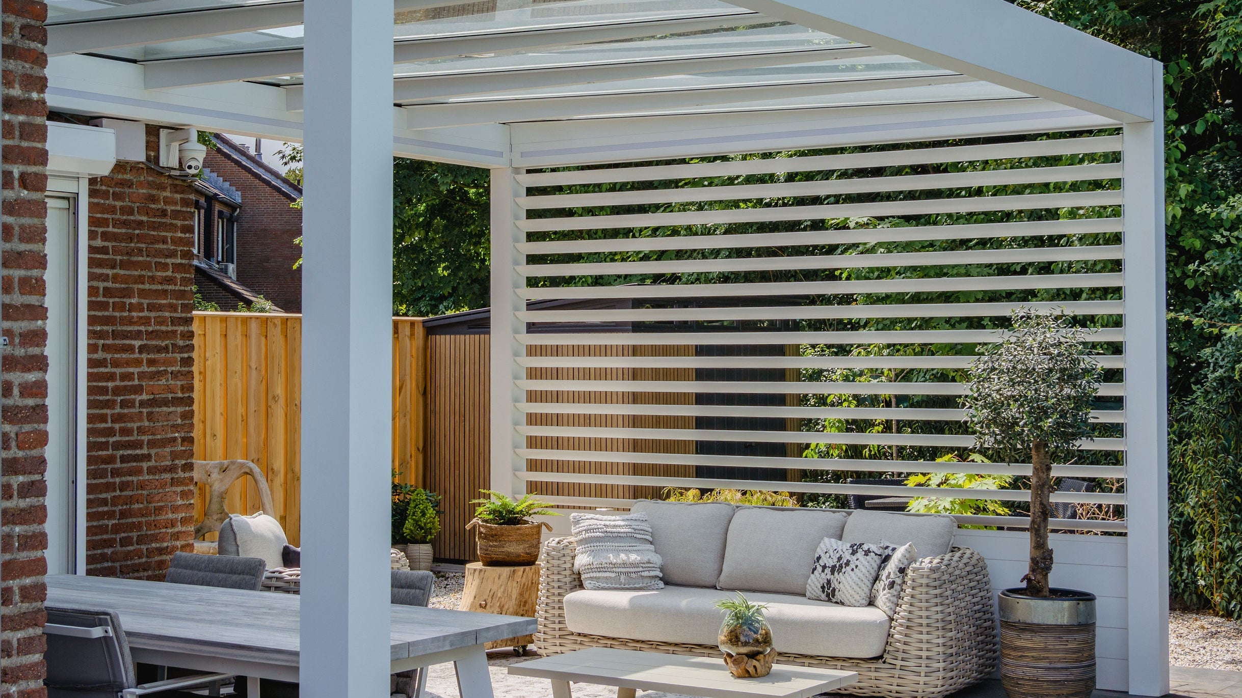 Deponti Pinela Glass Pergola – Luxurious Outdoor Living in Pure Glass