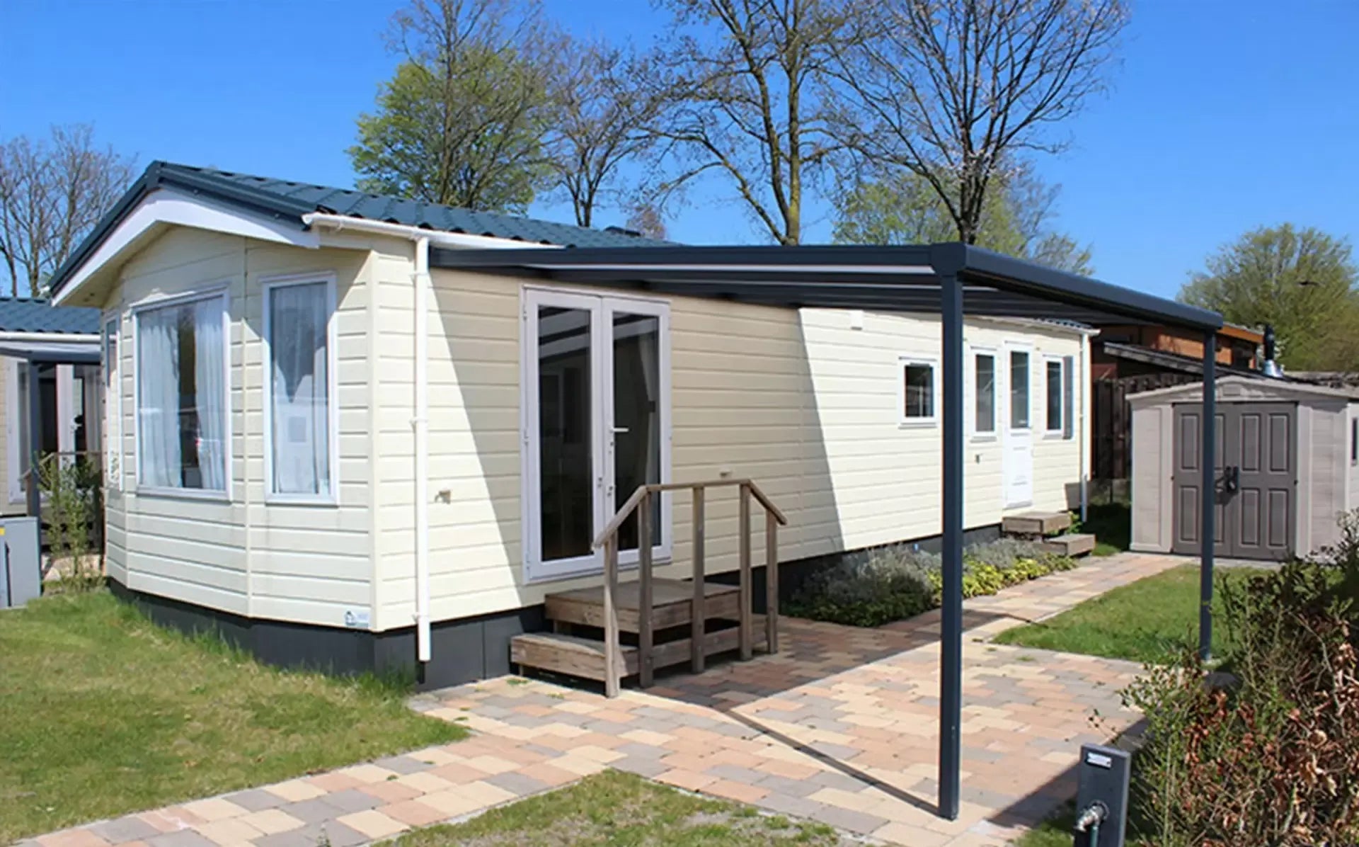 Deponti Nebbiolo Veranda – Elegant Aluminium Shelter for Every Season