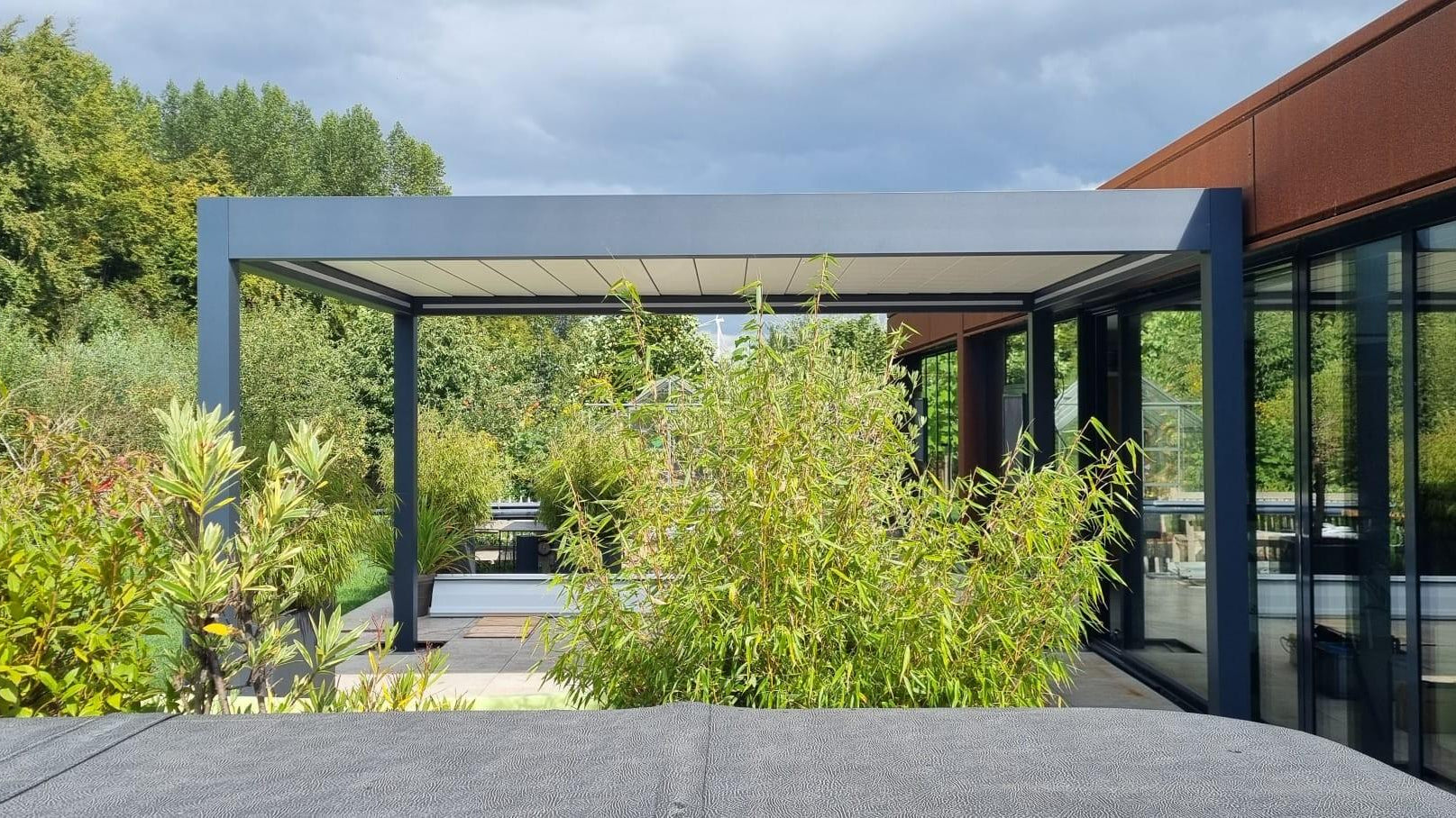 Deponti Pinela Deluxe Plus – Flexible, Powerful, and Stylish Outdoor Living