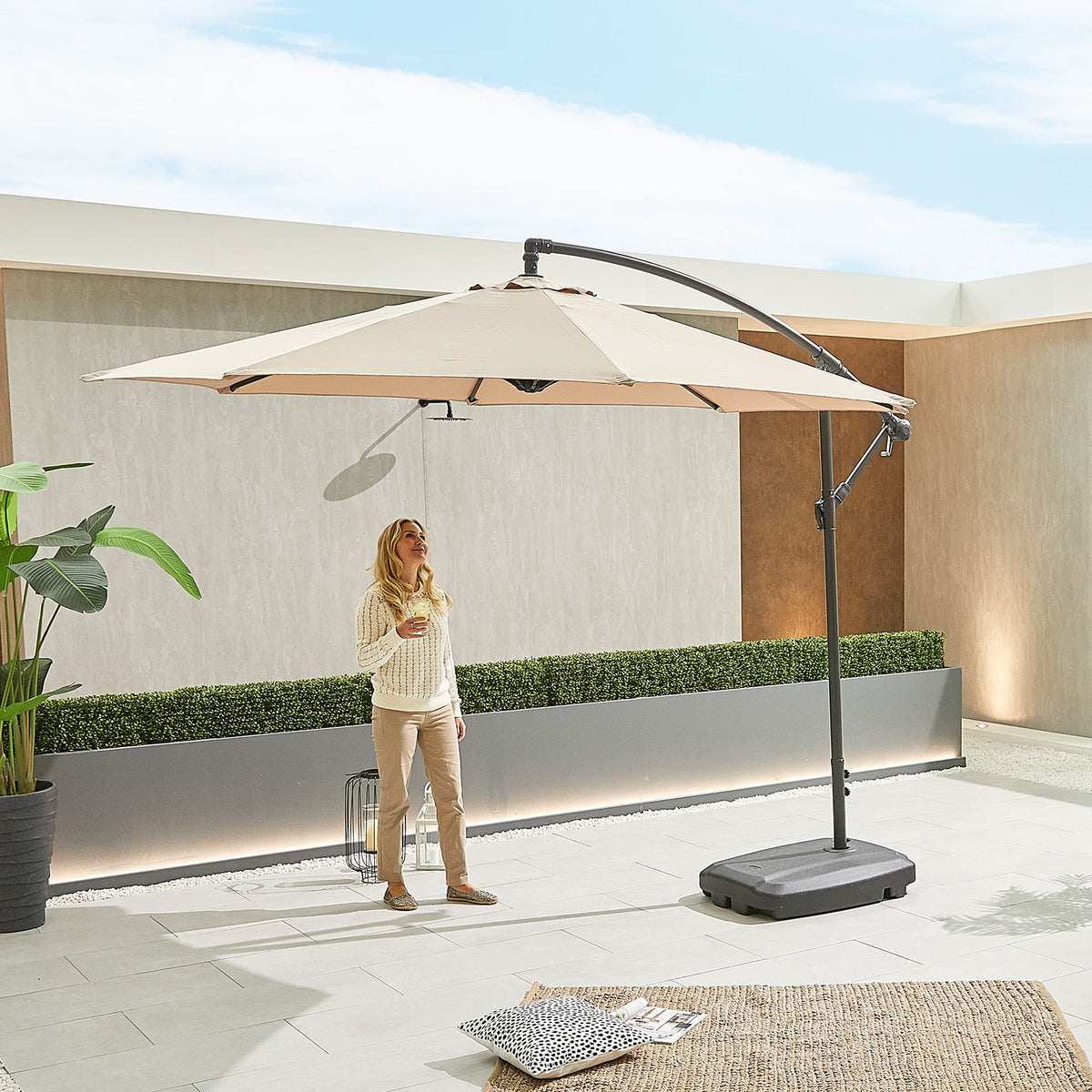 Nova Lyra Cantilever Parasol, 3m Round, Beige, N12079